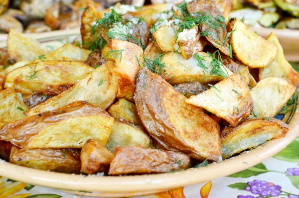 Patate fritte saporite sul piatto — Foto Stock