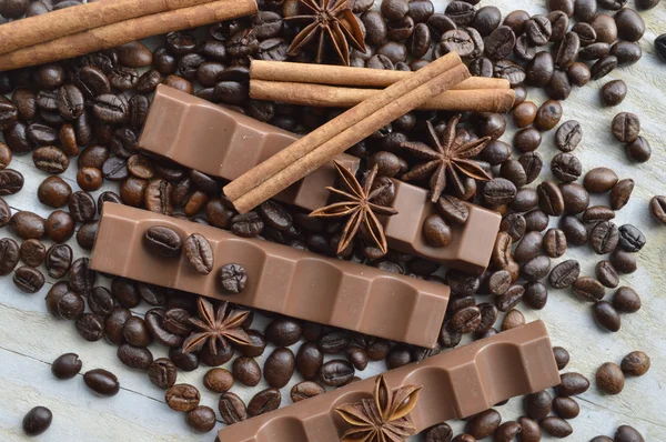 Chocolade, koffie, kaneel, hazelnoten, steranijs — Stockfoto