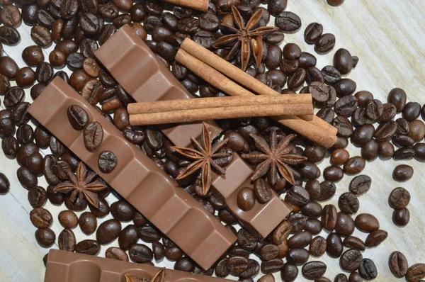 Choklad, kaffe, kanel, hasselnöt, stjärnanis — Stockfoto