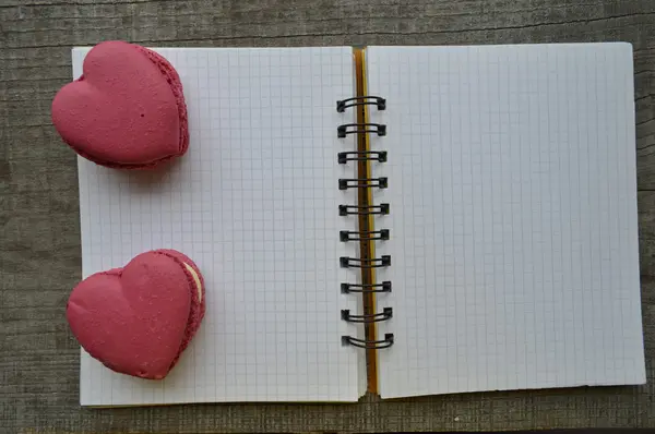 Cuaderno en blanco, grabación, dulces — Foto de Stock