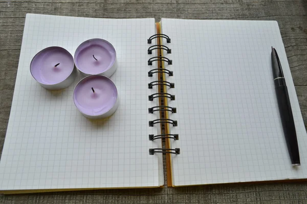 Cuaderno en blanco, grabación, dulces — Foto de Stock