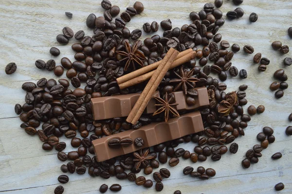 Čokoláda, káva, skořice, lískových oříšků, badyáník pravý — Stock fotografie