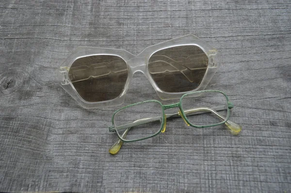Ανάγνωση γυαλιά σε ξύλινα φόντο — Φωτογραφία Αρχείου