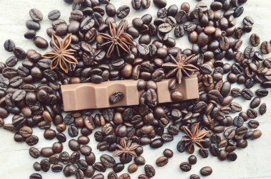 Kahve çekirdekleri çikolata ve anason ile