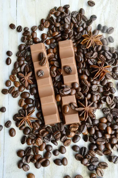 チョコレートとアニスのコーヒー豆 — ストック写真