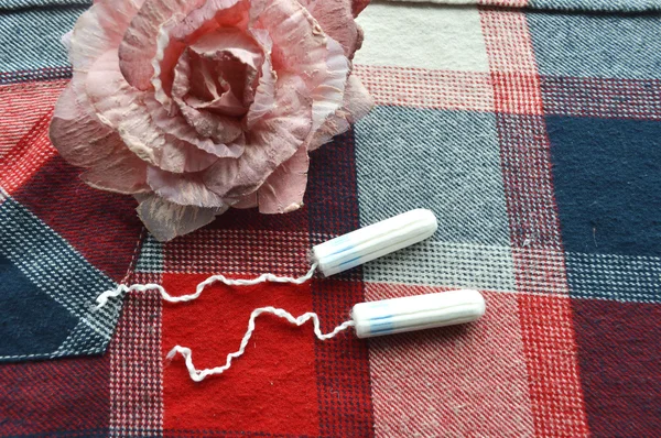 Woman hygiene protection, close-up.menstruation calendar with cotton tampons,orange Gerber,Sanitary pads on a red background — Stock Photo, Image