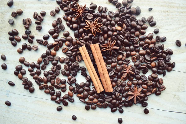 Coffee beans with cinnamon and anise — Stock Photo, Image