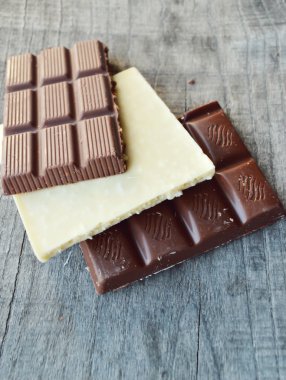 Çikolata bar ve parçaları