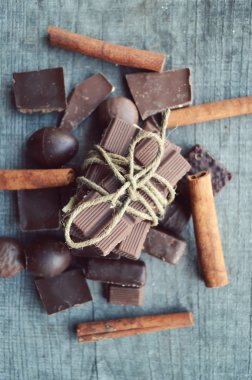 Çikolata tarçın ile çeşitli parçalar