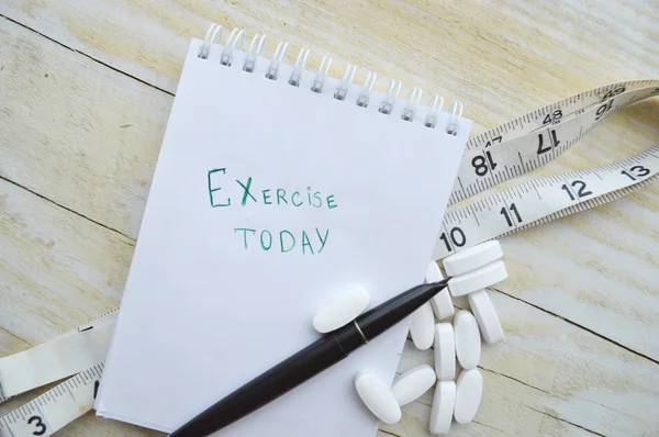 Measuring tape, pills and note pad — Stock Photo, Image