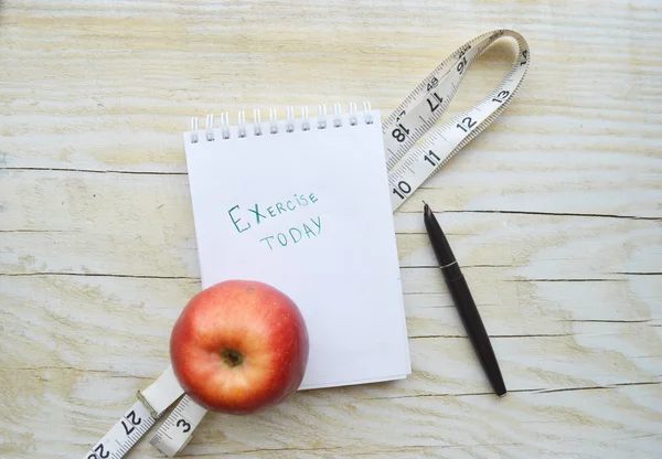 Deportes, fitness, grabación, bloc de notas, concepto de pérdida de peso, dieta, nutrición —  Fotos de Stock