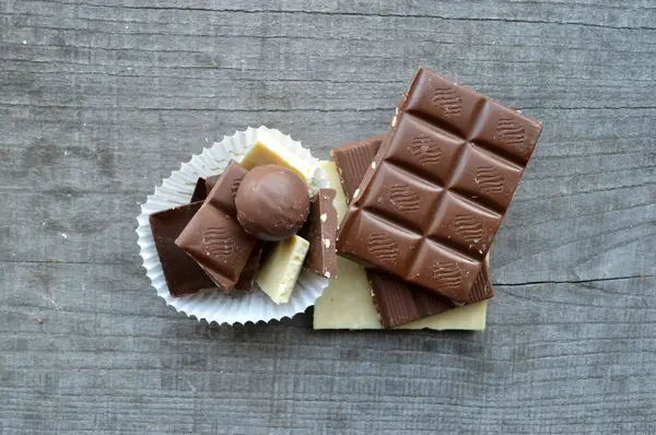 Çeşitli çikolata parçaları — Stok fotoğraf