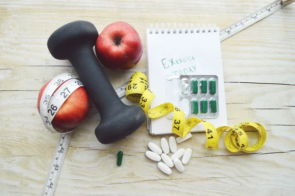 Deportes, fitness, grabación, bloc de notas, concepto de pérdida de peso, dieta, nutrición —  Fotos de Stock