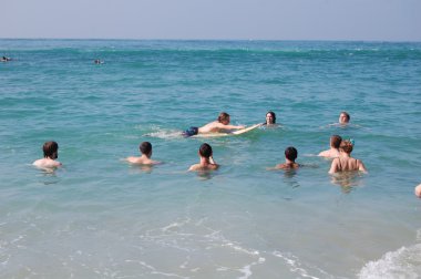 Sörfçü Goofy sörf kampında