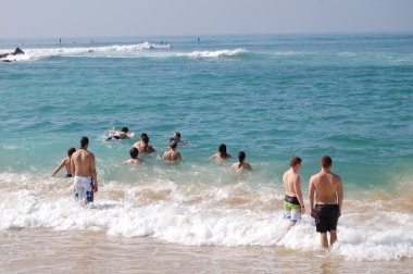 : Colombo, Sri Lanka ve Ocak 17.2014: Goofy sörf egzersiz şarj kampı, sörf,