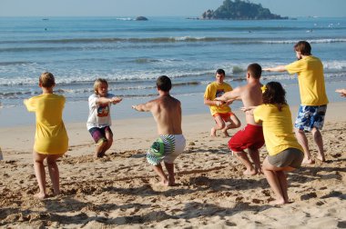 Colombo, Sri Lanka ve Ocak 17.2014: Goofy sörf egzersiz şarj kampı, sörf,