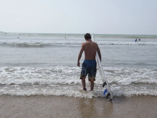 Colombo, Sri Lanka y 17 de enero de 2014: Goofy SURF CAMP, surf, carga TRABAJO —  Fotos de Stock