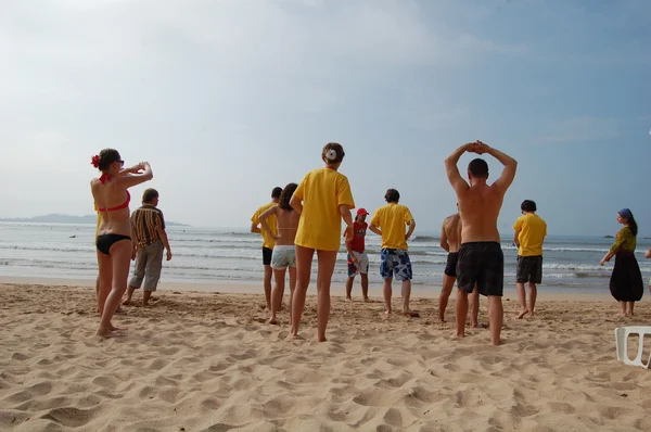 Colombo, Sri Lanka i stycznia 17.2014: Goofy Surf Camp, surf, ładowania treningu — Zdjęcie stockowe