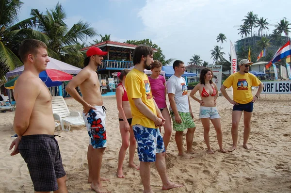 Colombo, Sri Lanka en januari 17.2014: Goofy Surf Camp, surf, opladen training — Stockfoto