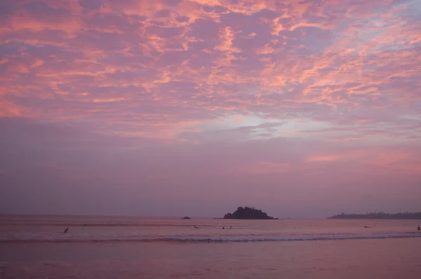 Bellissimo tramonto sulla spiaggia — Foto Stock