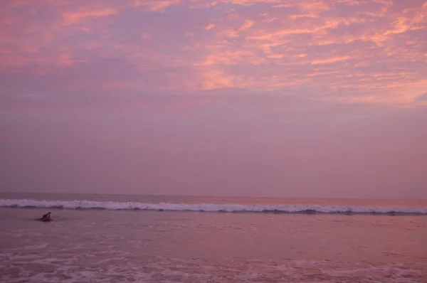 Coucher de soleil sur la plage — Photo