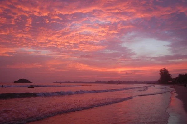 Coucher de soleil sur la plage — Photo