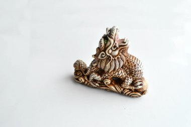 Çince ejderha heykeli