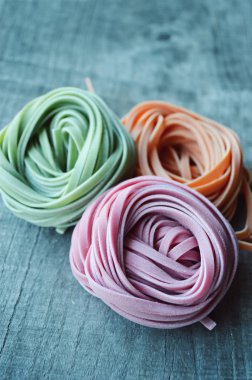 Renkli ham İtalyan makarna