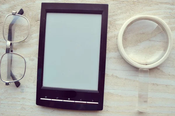 E-book noir pour lunettes de lecture et de lecture — Photo