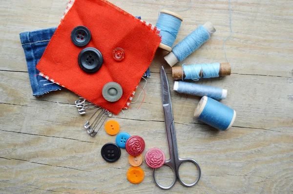 Thread, scissors and  buttons — Stock Photo, Image