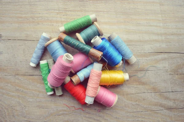 Spool of thread on wooden table — Stock Photo, Image