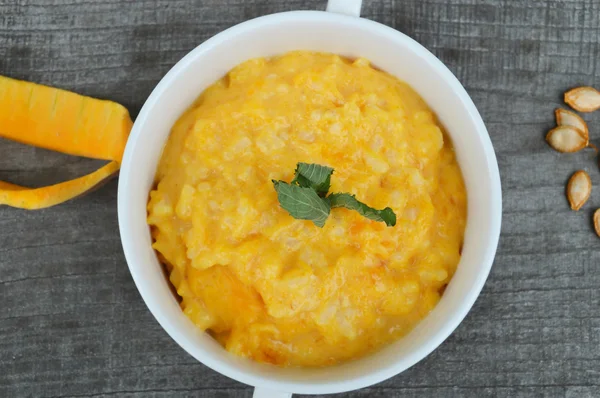 Zuppa di zucca nella ciotola — Foto Stock