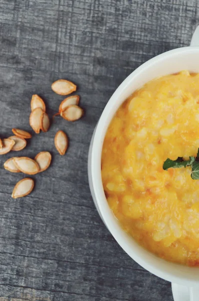 Zuppa di zucca nella ciotola — Foto Stock