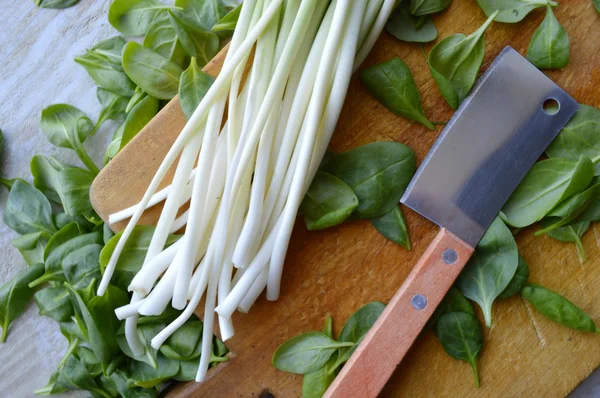Spinach and young green garlic — Stock Photo, Image