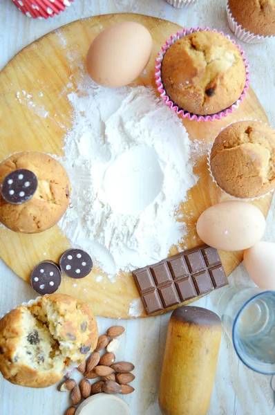 Ingredienser som behövs för att baka muffins — Stockfoto