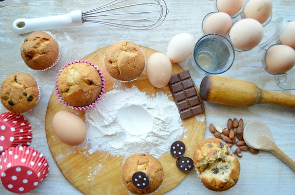 Ingredienser som behövs för att baka muffins — Stockfoto