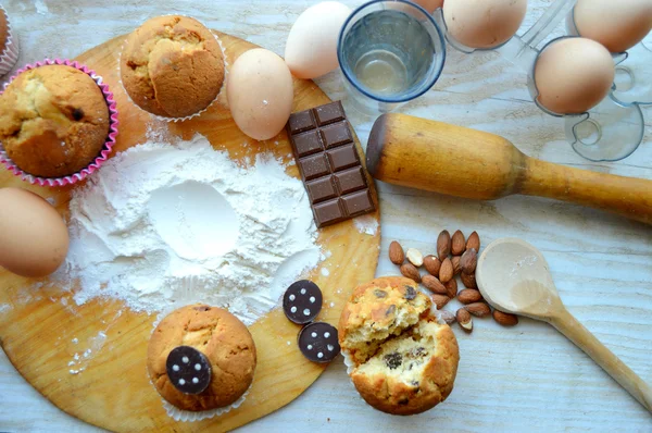 Ingredienser som behövs för att baka muffins — Stockfoto