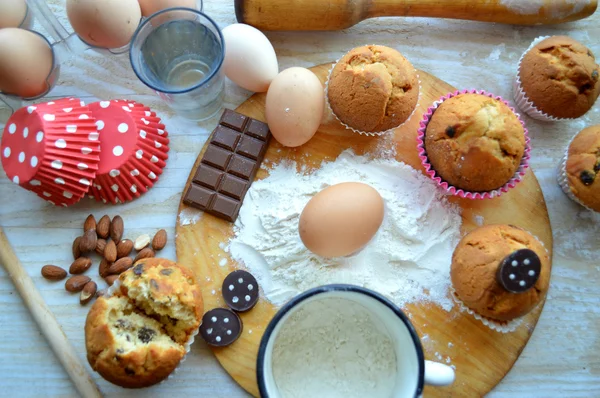 Ingredienser som behövs för att baka muffins — Stockfoto