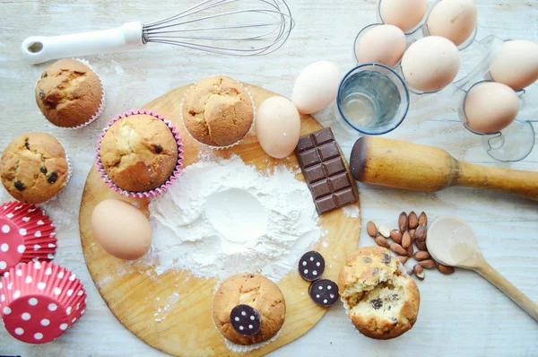 Ingredienser som behövs för att baka muffins — Stockfoto