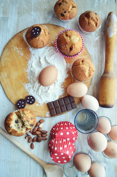 Ingredienser som behövs för att baka muffins — Stockfoto