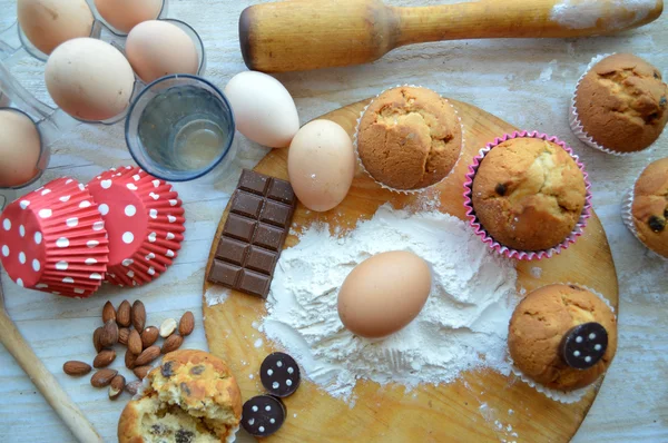 Ingredienser som behövs för att baka muffins — Stockfoto