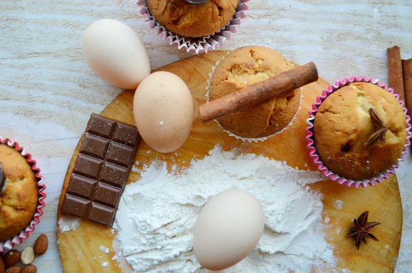 Συστατικά που απαιτούνται για ψήσιμο cupcakes — Φωτογραφία Αρχείου