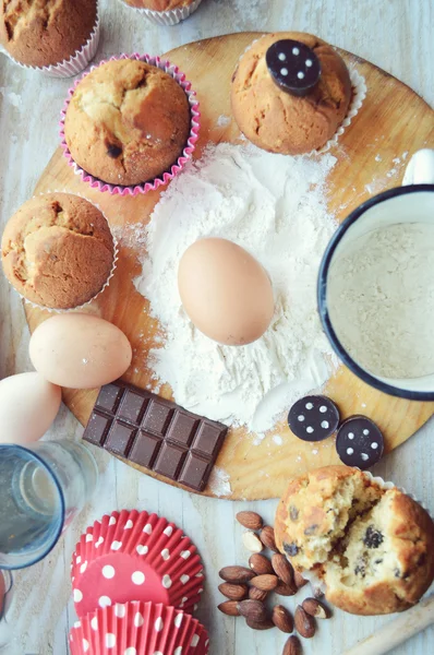 Top kek pişirme için gerekli malzemeler — Stok fotoğraf