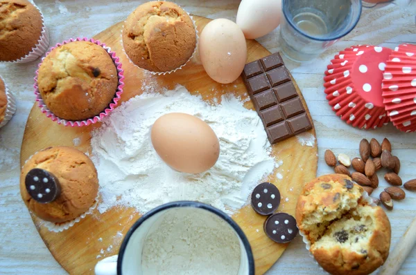 Ingredientes necesarios para hornear magdalenas — Foto de Stock