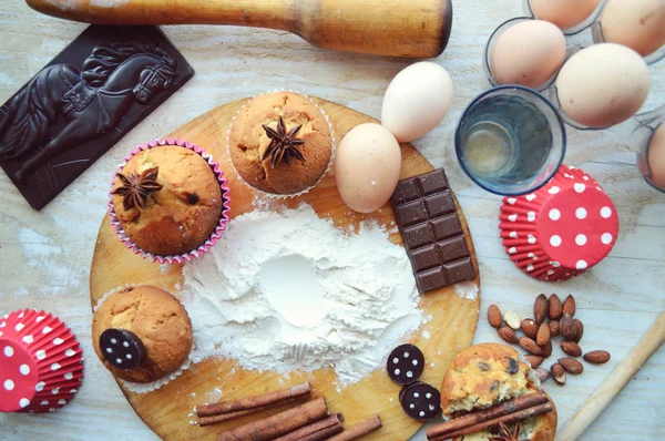 Ingredienser som behövs för att baka muffins — Stockfoto