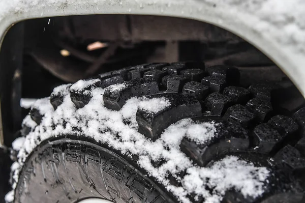 Trilho Pneu Veículo 4X4 Testado Para Segurança Inverno Condições Nevadas — Fotografia de Stock