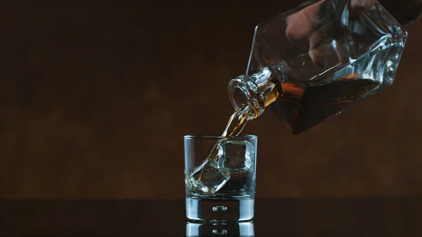 Isolerad Bild Whisky Med Stänk Svart Bakgrund — Stockfoto