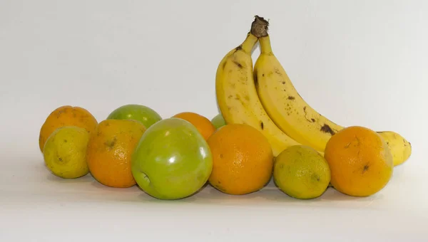 Banane Orange Zitrone Und Apfel Bio Natürliche Früchte Auf Weißem — Stockfoto