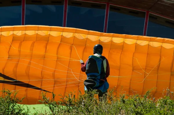 Προετοιμασία Για Paraglide Cerro Otto Bariloche Έννοια Της Γενναιότητας Της — Φωτογραφία Αρχείου