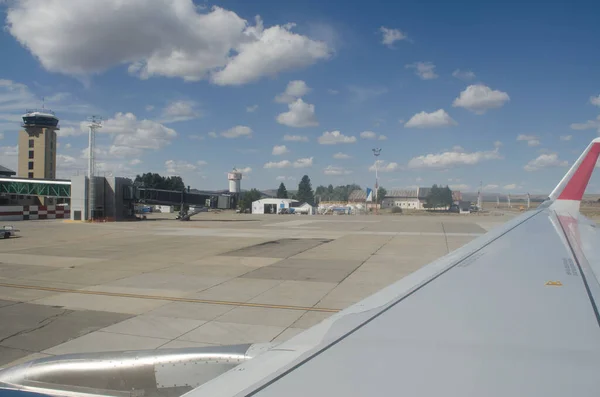 Літак Прибуває Аеропорт Видно Зсередини Таксі Щоб Поїхати Подорож — стокове фото